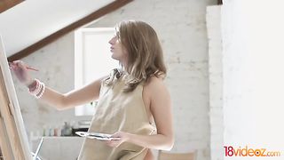 Молодые художники трахаются на полу