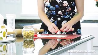 Домохозяйка выебана на кухне