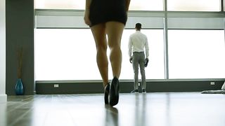 Фитнес тренер нашел идеальный способ разогреться и трахнул девку в попу