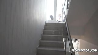 Мужик имеет разных телок и снимает секс на камеру от первого лица