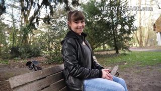 Девка с хвостиком показала на кастинге мохнатку и приняла в неё толстый дилдо