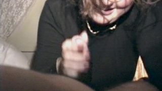 Муж дал пышке жене на рот и через дырку в колготках отлизал ей волосатую манду