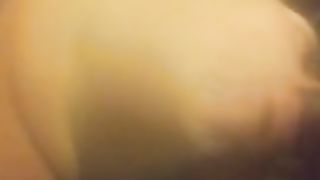 Толстый негр трахает в горло зрелую тетку на кровати