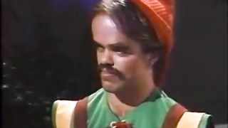 Ретро порнушка с кунилингусом и трахом на диване до камшота на живот